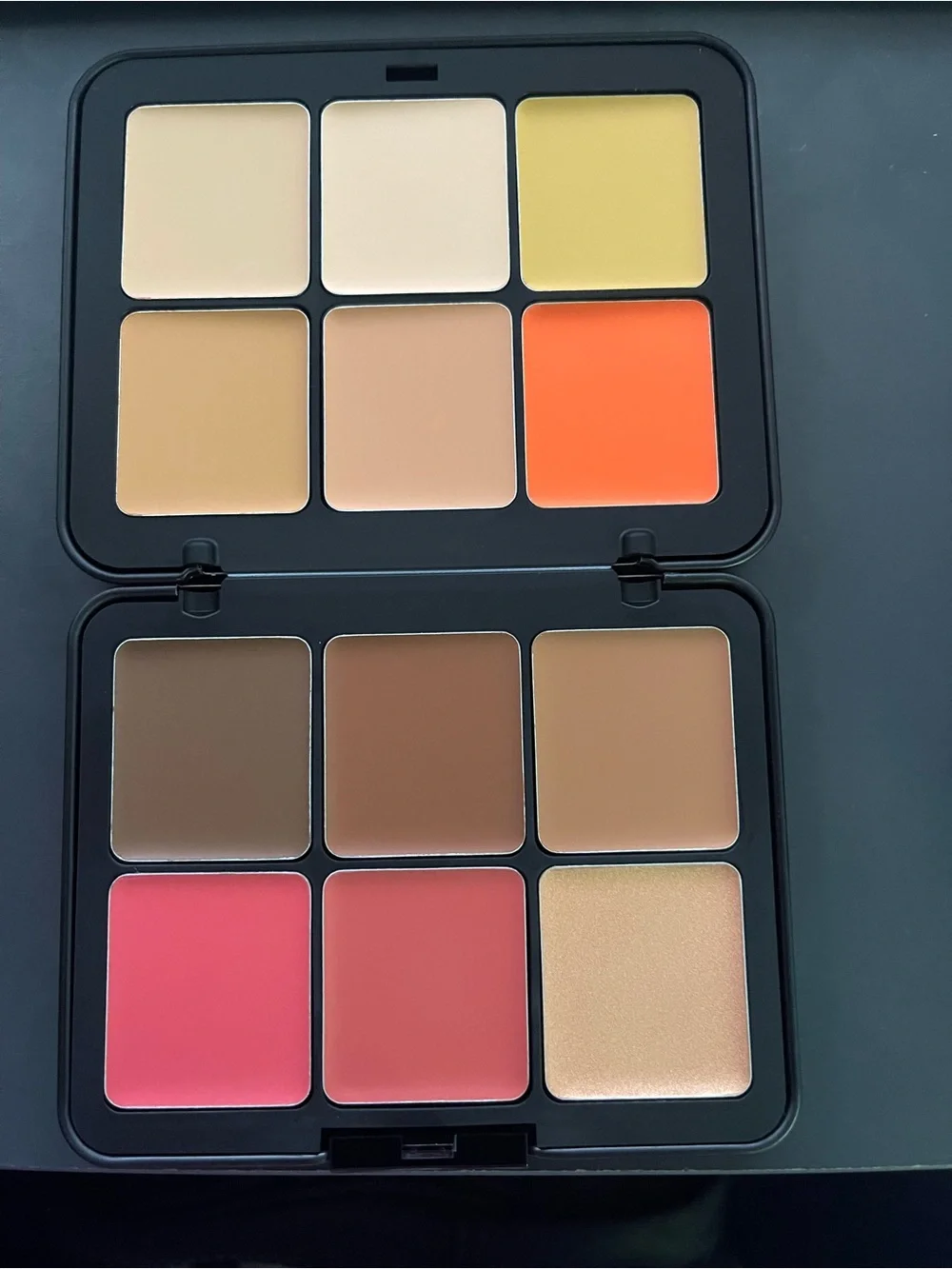 Makeup Forever HD Skin Palette - Black with White Spot